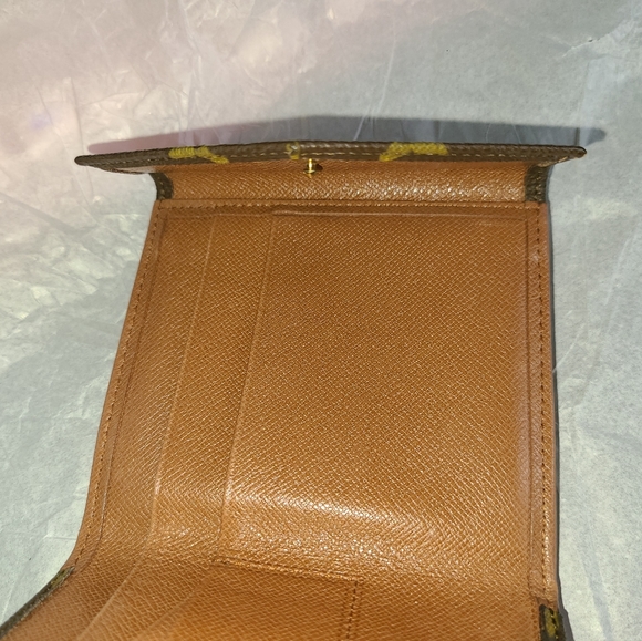 Louis Vuitton Wallet - Picture 3 of 9